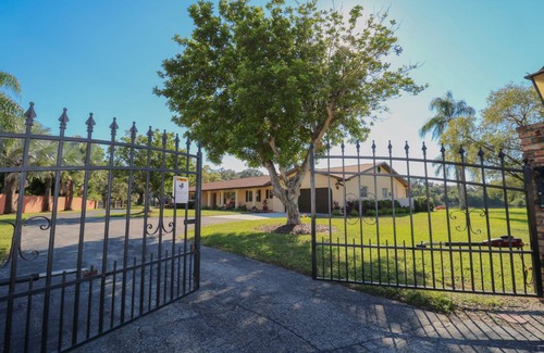 Bradenton House | 279 m² House ∙ 3 bedrooms ∙ 10 guests