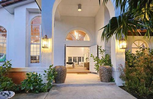 Plantation House | 280 m² House ∙ 4 bedrooms ∙ 8 guests