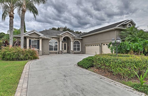 East County Civic Group House | 297 m² House ∙ 3 bedrooms ∙ 10 guests