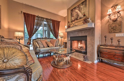 East County Civic Group House | 297 m² House ∙ 3 bedrooms ∙ 10 guests