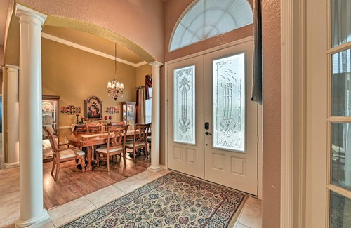 East County Civic Group House | 297 m² House ∙ 3 bedrooms ∙ 10 guests