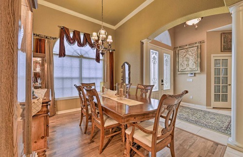 East County Civic Group House | 297 m² House ∙ 3 bedrooms ∙ 10 guests