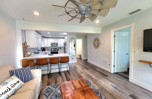 South Gate Ridge House | 2Bed/1Bath Entire House Mins to Beach+Downtown