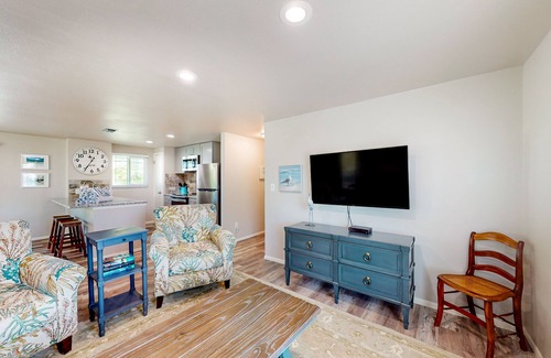 Anna Maria Condo | 2nd-floor condo across the street from the beach with heated pool, balcony, W/D