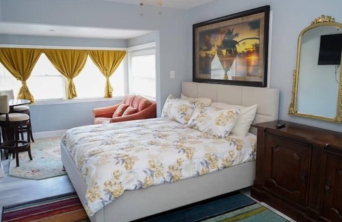 Bayview Apartment | 3 Bedroom 802389 by Houzlet