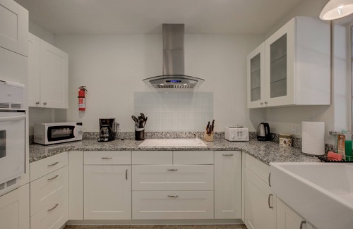 Long Meadow House | 3 Bedroom, Granite countertops, Private backyard