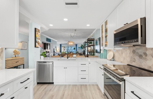 Cortez Condo | 3 bedroom Luxurious Waterfront Condo & Community Amenities