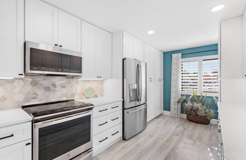 Cortez Condo | 3 bedroom Luxurious Waterfront Condo & Community Amenities