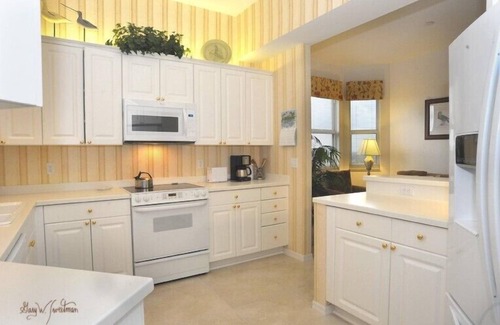 Vanderbilt Beach Condo | 3 Bedroom Penthouse At Regatta - Reg 2-ph06