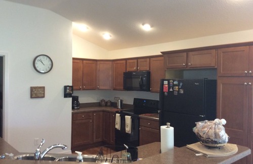 The Villages House | 3-Bedroom Retreat near Brownwood Paddock Park: Your Ideal Villages Getaway