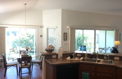 The Villages House | 3-Bedroom Retreat near Brownwood Paddock Park: Your Ideal Villages Getaway
