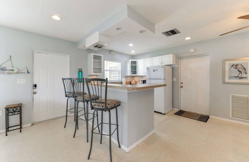 Sarasota House | 3 Mi to Siesta Key Beach: Snowbird Haven w/Lanai