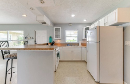Sarasota House | 3 Mi to Siesta Key Beach: Snowbird Haven w/Lanai