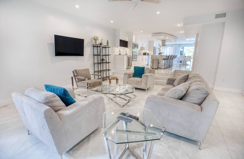 East Little Havana Villa | 3-story modern, home, with a large deck & jacuzzi overlooking the Miami River