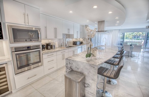 East Little Havana Villa | 3-story modern, home, with a large deck & jacuzzi overlooking the Miami River