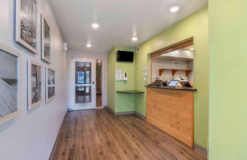 Hollyford Hotel | 300 m² Hotel ∙ 127 guests