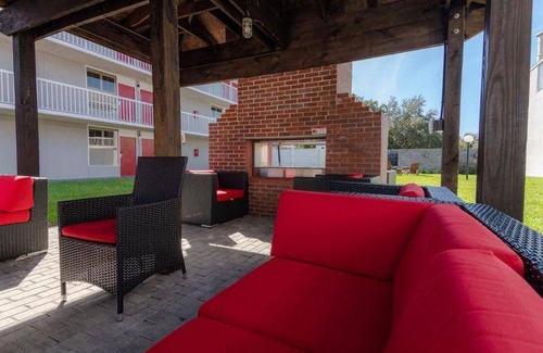Ocala House | 300 m² Motel ∙ 127 guests