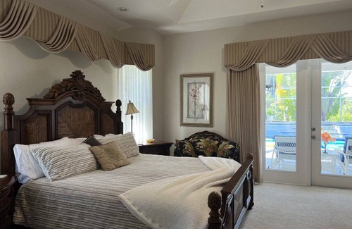 Port Charlotte Villa | 325 m² Villa ∙ 4 bedrooms ∙ 8 guests