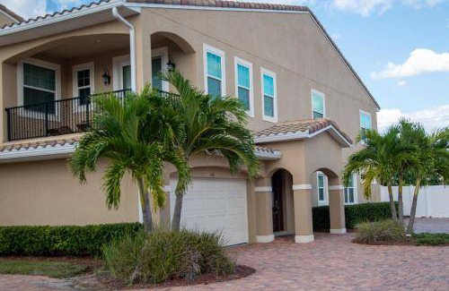 Indian Harbour Beach House | 334 m² House ∙ 5 bedrooms ∙ 12 guests