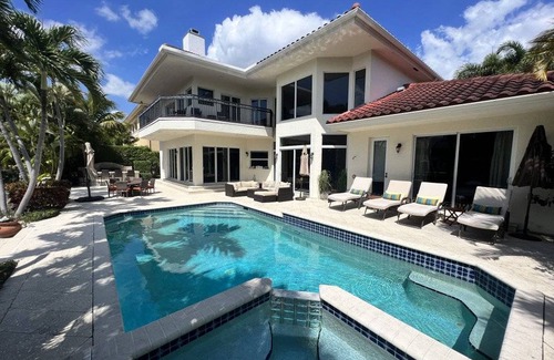 Tropic Isle House | 340 m² House ∙ 4 bedrooms ∙ 8 guests