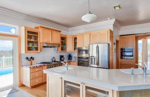 Marineland Acres House | 367 m² House ∙ 4 bedrooms ∙ 10 guests