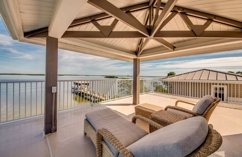 Mid Island House | 369 m² House ∙ 5 bedrooms ∙ 14 guests