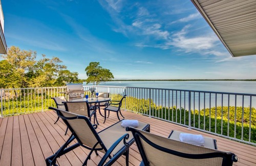 Mid Island House | 369 m² House ∙ 5 bedrooms ∙ 14 guests