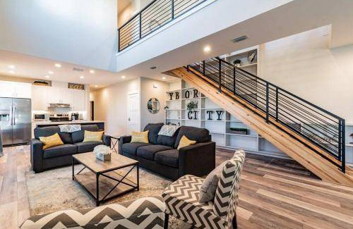 East Ybor Villa | 372 m² Villa ∙ 5 bedrooms ∙ 16 guests