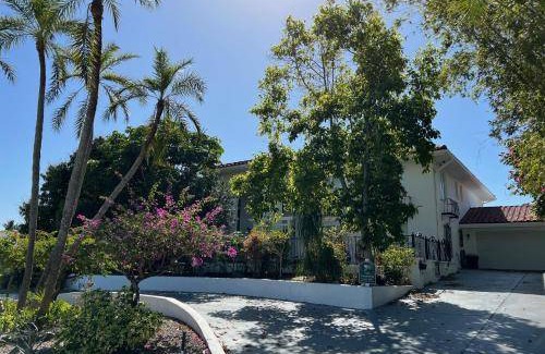 Bayshore Gardens House | 390 m² House ∙ 4 bedrooms ∙ 7 guests