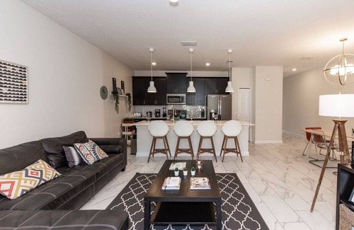 Davenport House | 4 Bd Modern Home at Champions Gate close to Disney
