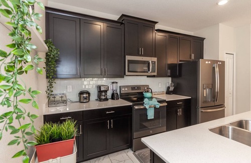 Davenport House | 4 Bd Modern Home at Champions Gate close to Disney