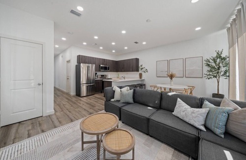 Riviera Beach House | 4 Bed WPB - Home Near 95, Airport, DT & Beaches