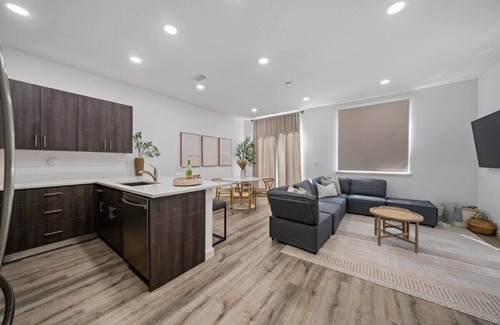 Riviera Beach House | 4 Bed WPB - Home Near 95, Airport, DT & Beaches