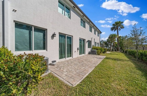 Riviera Beach House | 4 Bed WPB - Home Near 95, Airport, DT & Beaches