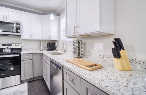 Jacksonville House | ❤★4 bedroom home next to NAS Jax, Pet friendly, Wifi, grill, fenced backyard, 20