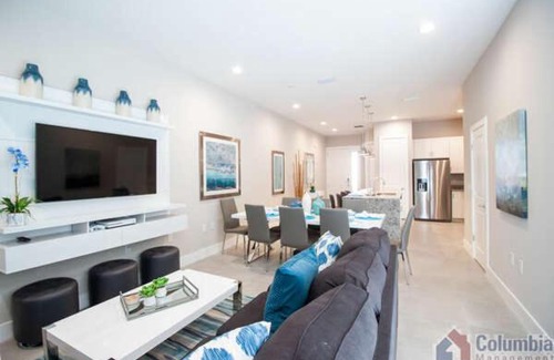West Kissimmee Villa | 4 BR 4 BA Villa Central Location near Disney 1804ft²