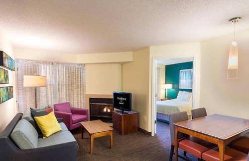 Lakeland House | 4 Spacious Units! Outdoor Pool, Pets Allowed, Close to Sun N Fun Air Museum