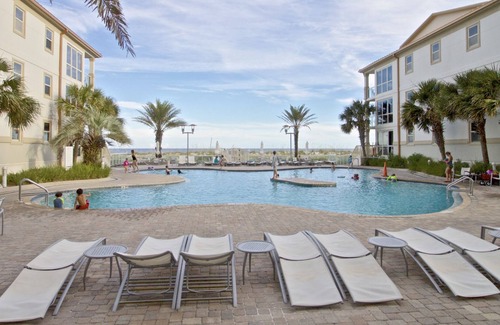 Pensacola Beach Condo | 40% off 2 or 3 night stays from Fri Sept 26 to Thur Oct 1st