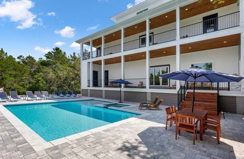 Gulf Pines House | 418 m² House ∙ 8 bedrooms ∙ 28 guests