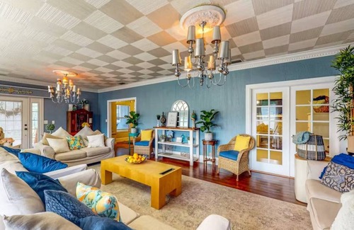 Plant City House | 426 m² House ∙ 8 bedrooms ∙ 22 guests
