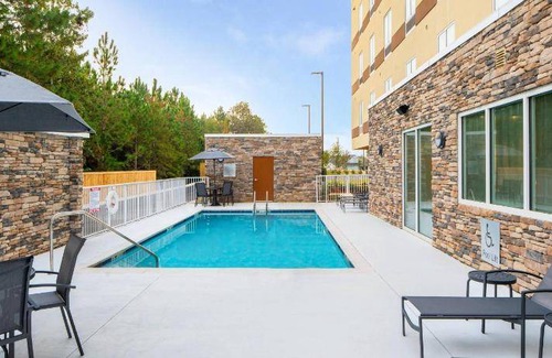 Northwest Pensacola Hotel | 43 m² Hotel ∙ 127 guests