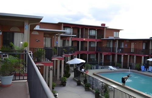 East Daytona Hotel | 46 m² Motel ∙ 3 bedrooms ∙ 8 guests
