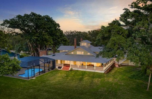 Bradenton House | 465 m² House ∙ 8 bedrooms ∙ 19 guests