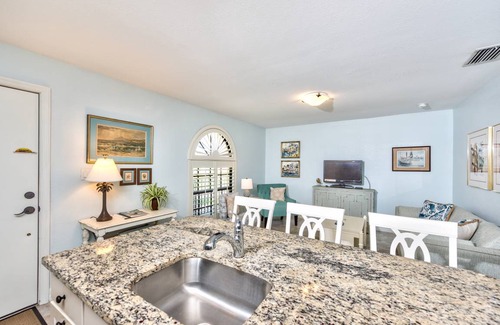 Old Naples Condo | 48 m² Condo ∙ 1 bedroom ∙ 3 guests