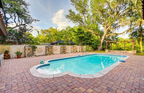 Temple Terrace House | 492 m² House ∙ 6 bedrooms ∙ 16 guests