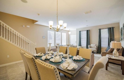 Trafalgar Village House | 4970 Trafalgar Village