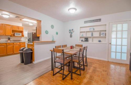 Dover Shores East House | 4br Orlando Home Pets Family Comfort & Deals