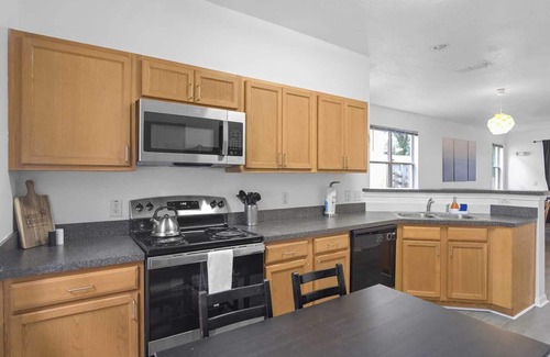 Crestwynd Bay House | 4BR Orlando Retreat | Pool Access + Disney Close