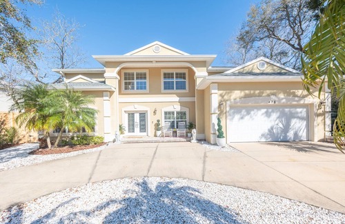 Vilano Beach House | 5 Bedrooms, Pool+Spa, WALK to beach&river, PutPut, 10 min. to DT, Huge backyard