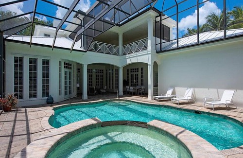 Old Naples House | 557 m² House ∙ 6 bedrooms ∙ 12 guests
